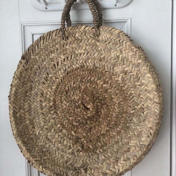 Large hand woven circular bag - Picture 2 of 3